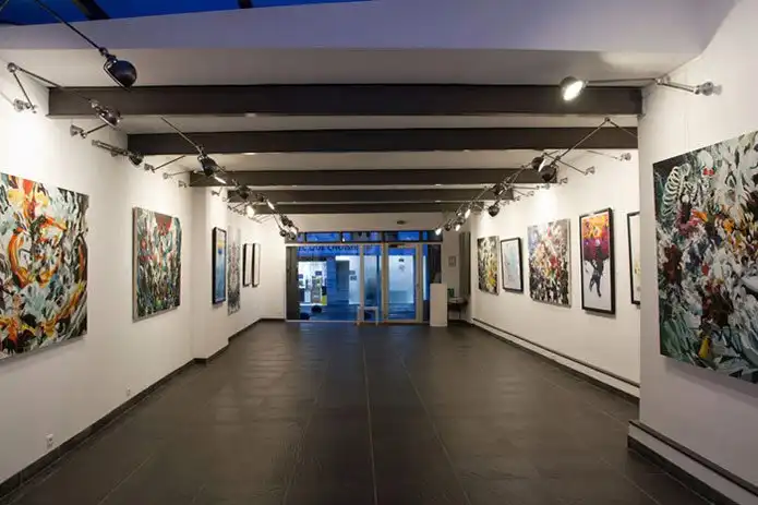 Hotels near KAXU ex Spacejunk Art Centers