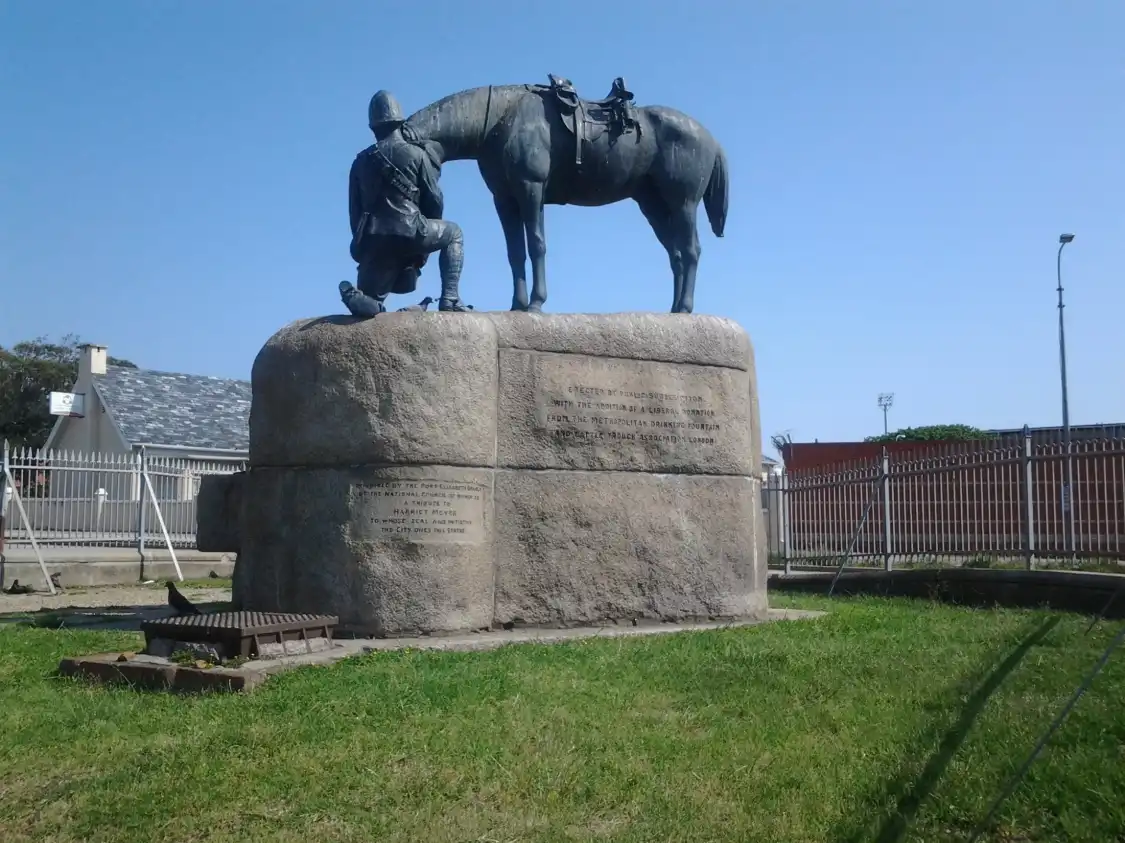 Hotels near Horse Memorial