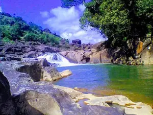 Sah ksaw Falls