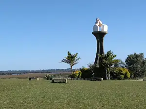 MONUMENTO POR LA PAZ Y LA AMISTAD DE LOS PUEBLOS