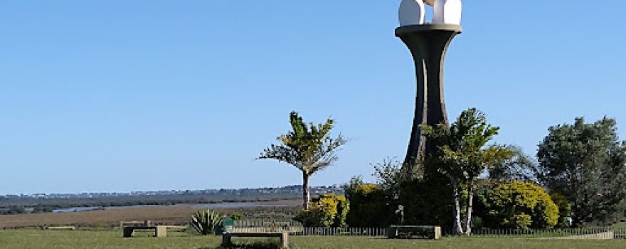 MONUMENTO POR LA PAZ Y LA AMISTAD DE LOS PUEBLOS