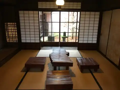 鄰近日下部民藝館的酒店