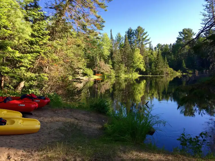 Hotels in Renfrew County