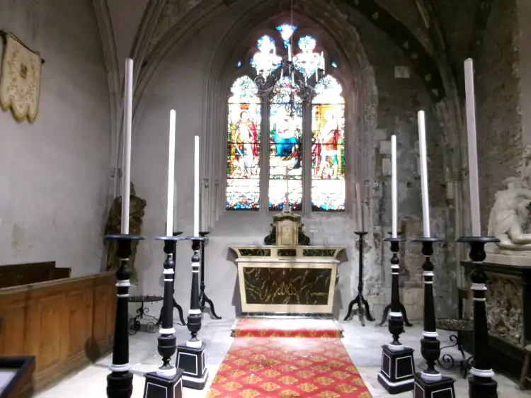 Hotel dekat Collégiale Saint-André