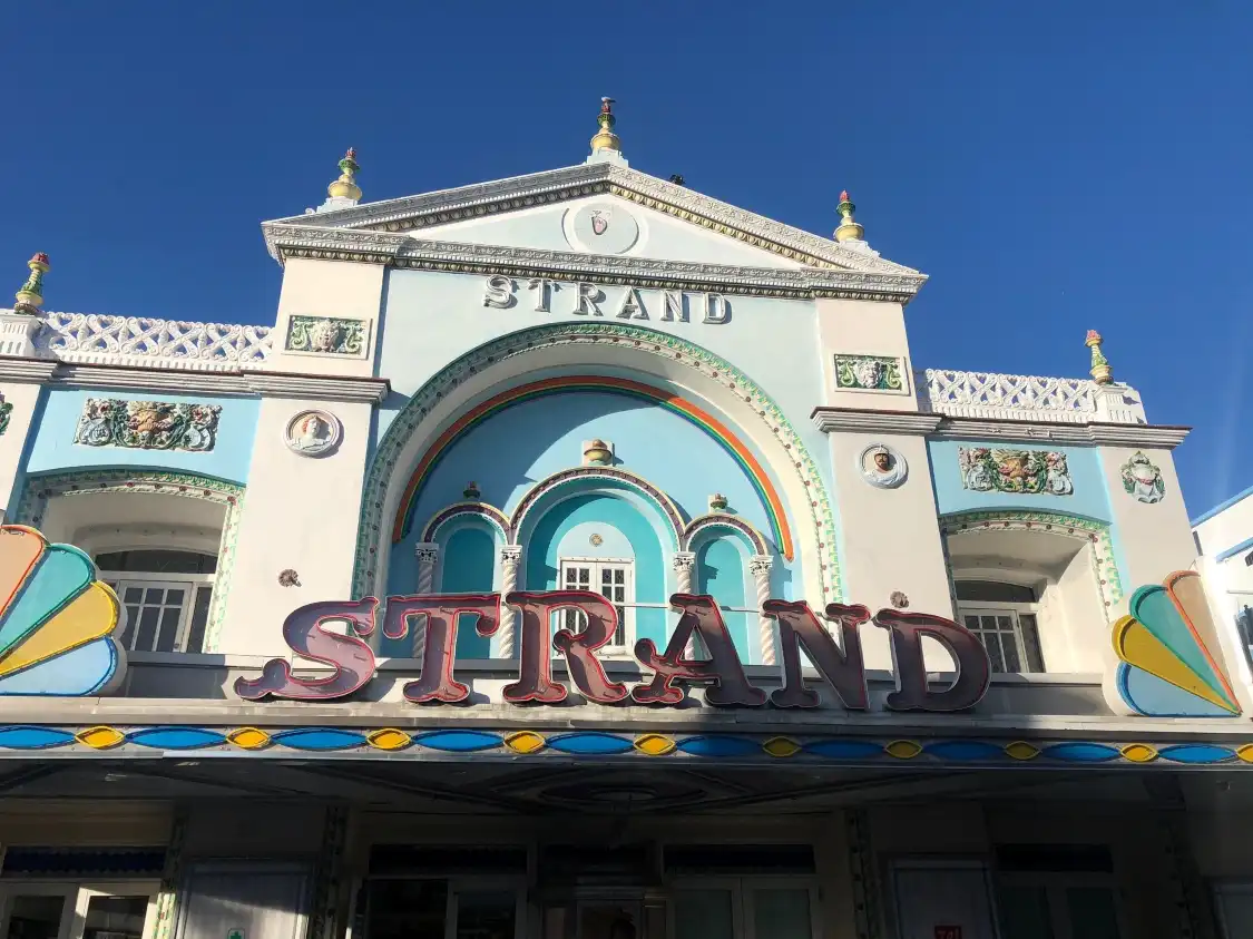 Hotel in zona Strand Theater