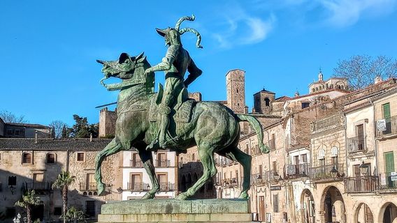 Francisco Pizarro Equestrian Monument