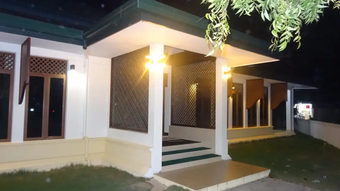 Hotels near Masjid Abdulla