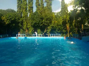 J & J Garden Resort