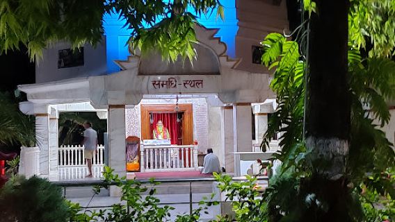 Shri Neeb Karori Baba Samadhi, Vrindavan