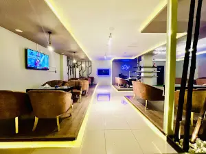 Monarchs Lounge