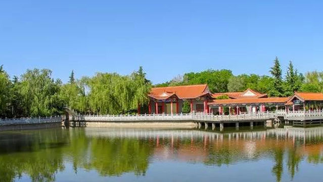 Donghu Park
