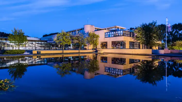 Hotels near Museon
