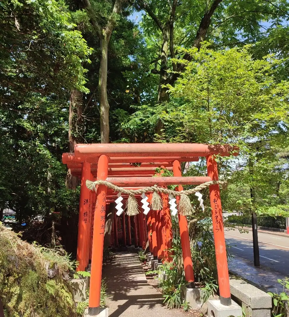 Hotels near Ishiura Shrine