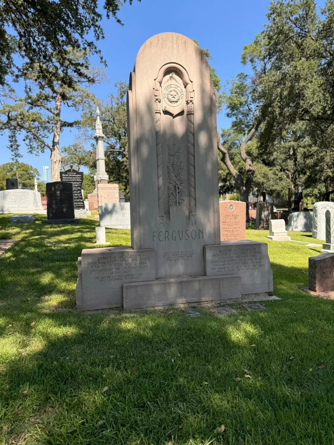 텍사스 스테이트 세메터리 주변 호텔