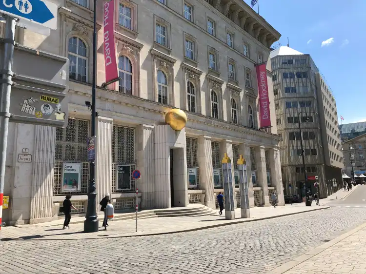 Hotels near Bank Austria Kunstforum