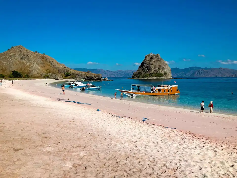 4_Pink Beach