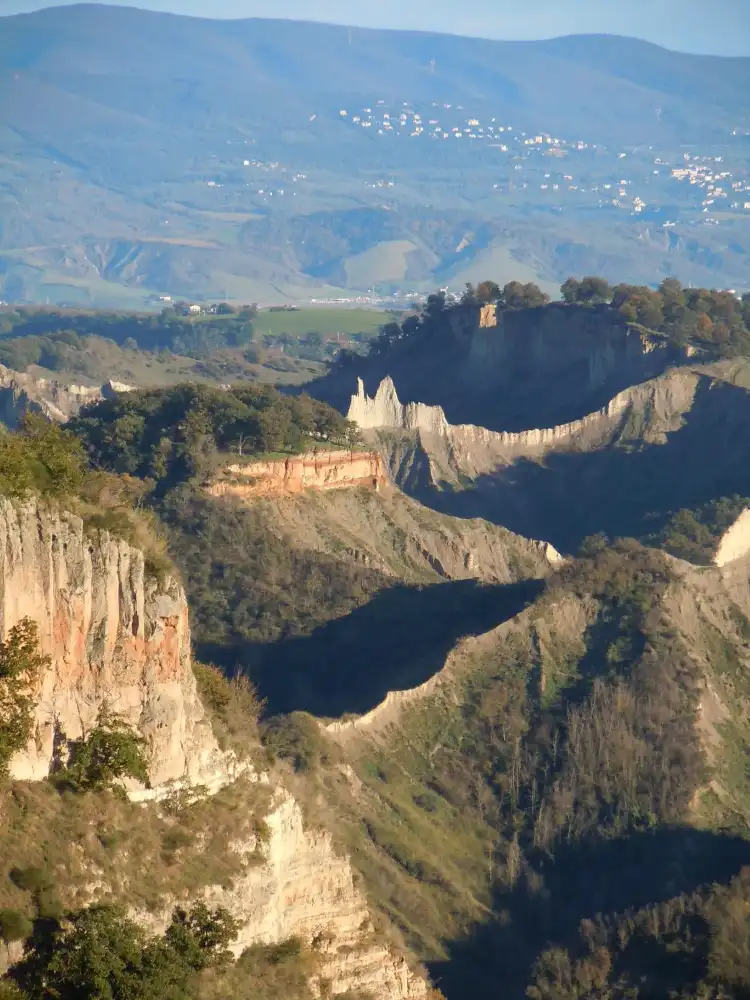 Hotels in Lubriano