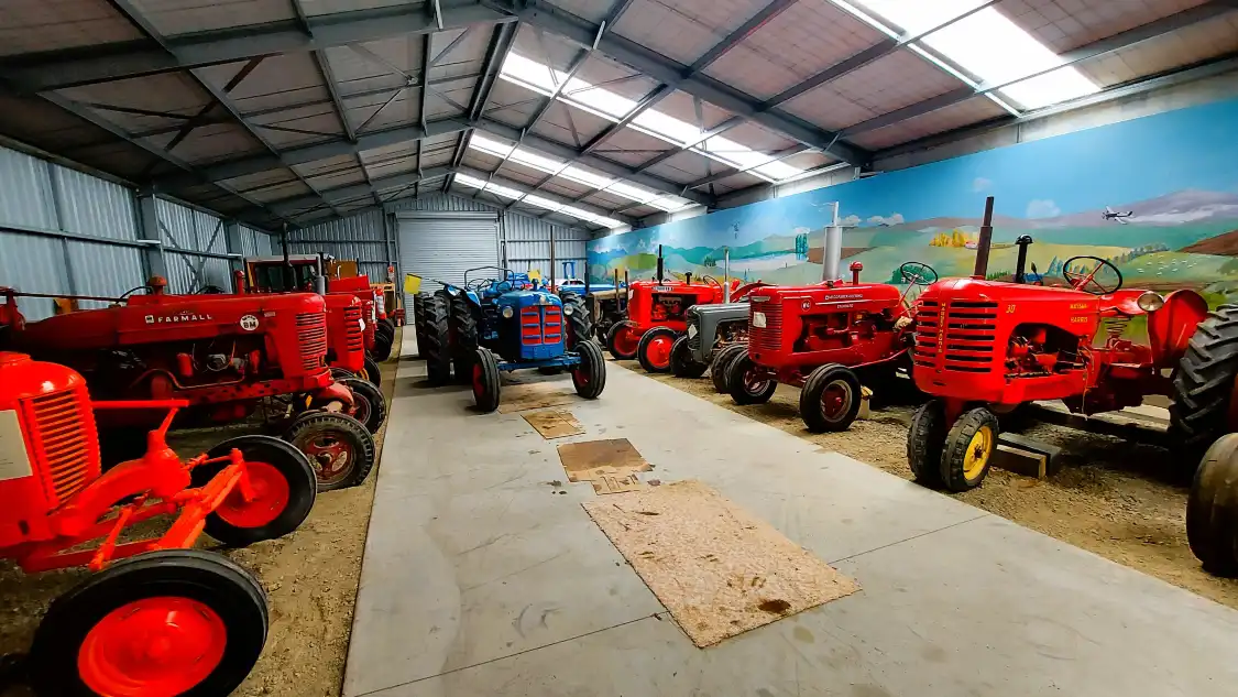 Hotels near Fiordland Vintage Machinery Museum