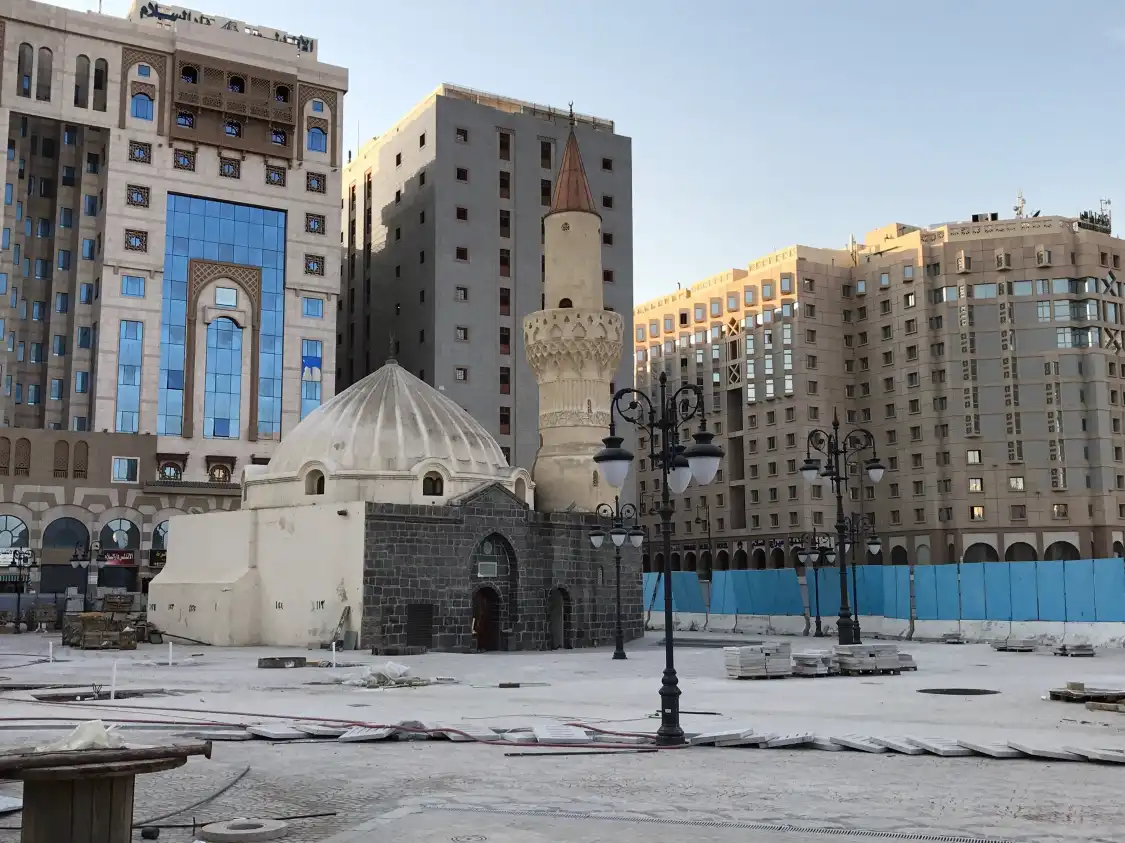 Hotels near Abu Bakar Masjed