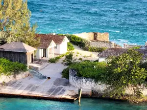Nassau Harbour Lighthouse
