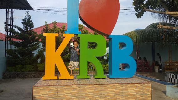 Kolam renang bahagia