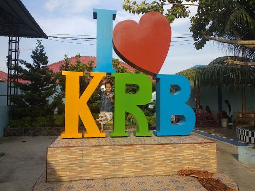 Kolam renang bahagia