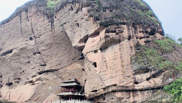 Coffin Lifting Performance