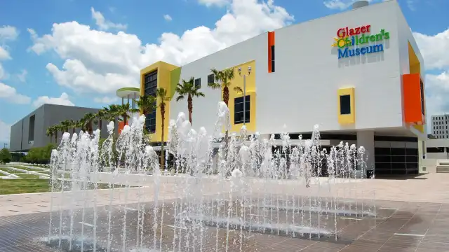 Hotels near Glazer Children's Museum