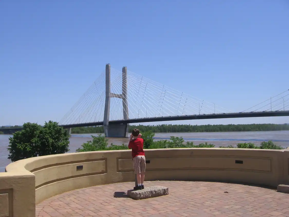 Hotels near Riverfront Bridge Park
