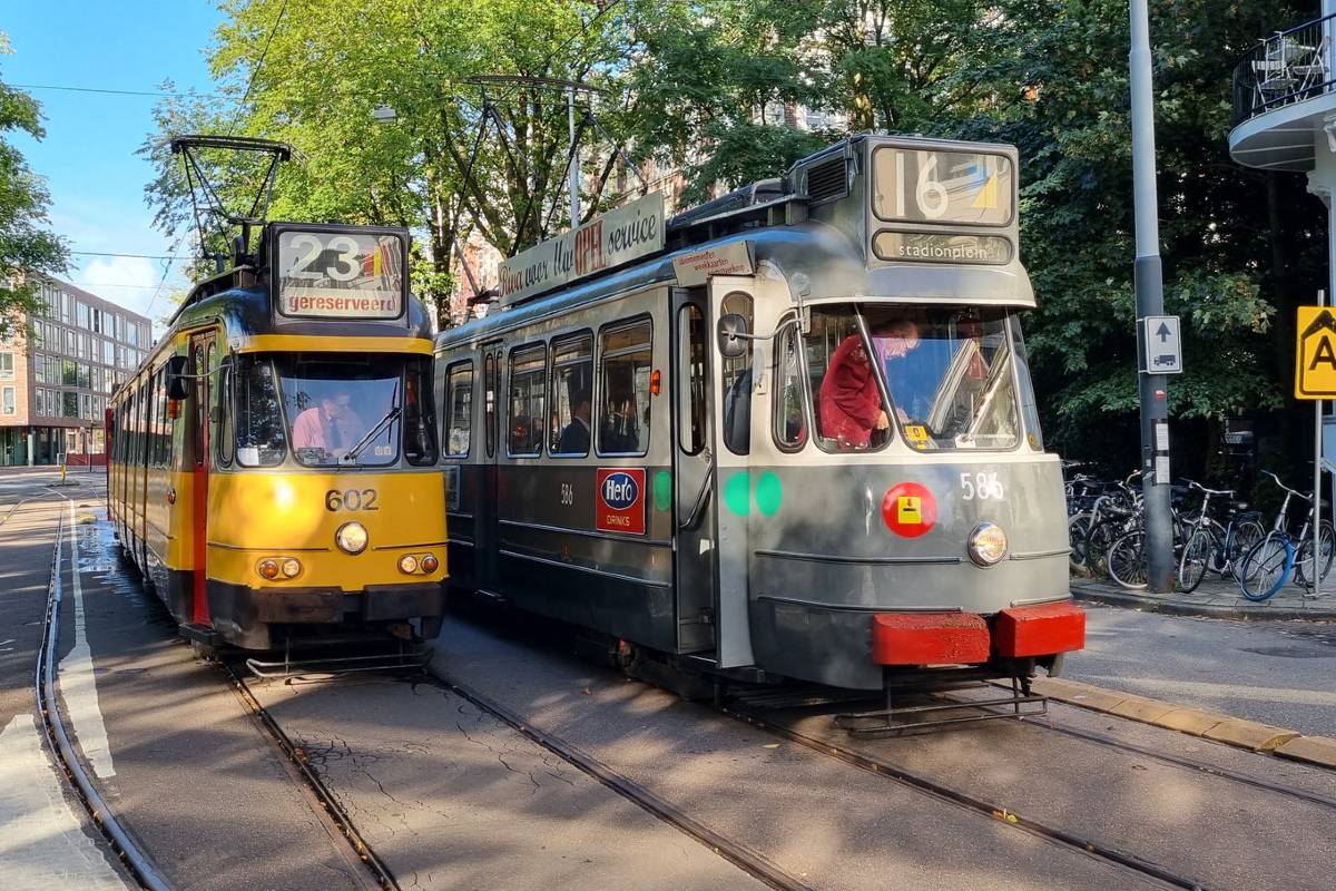 スキポール空港から市内｜電車