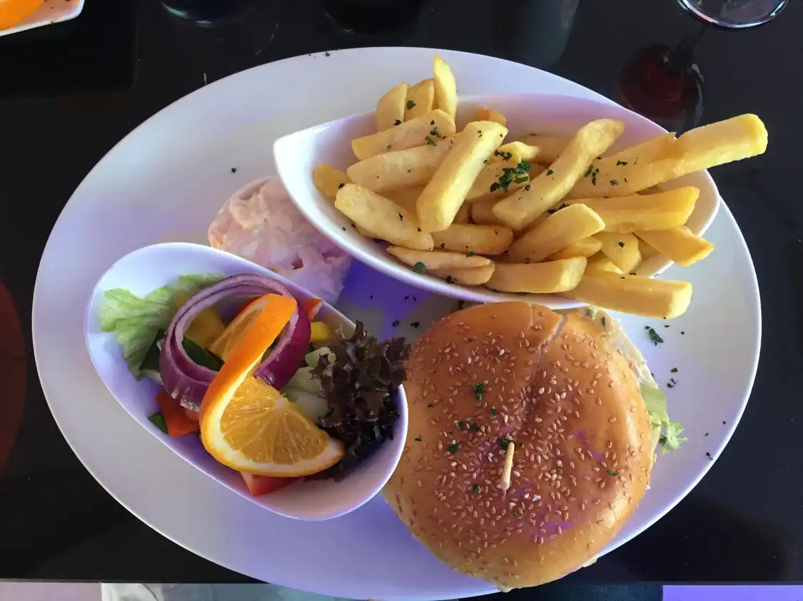 Hotels near Iconic Bar & Grill