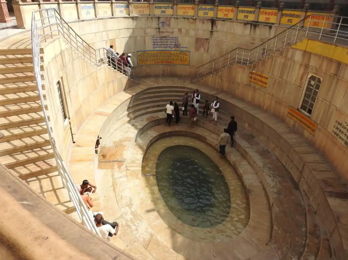 Hotels near Shyam Kund