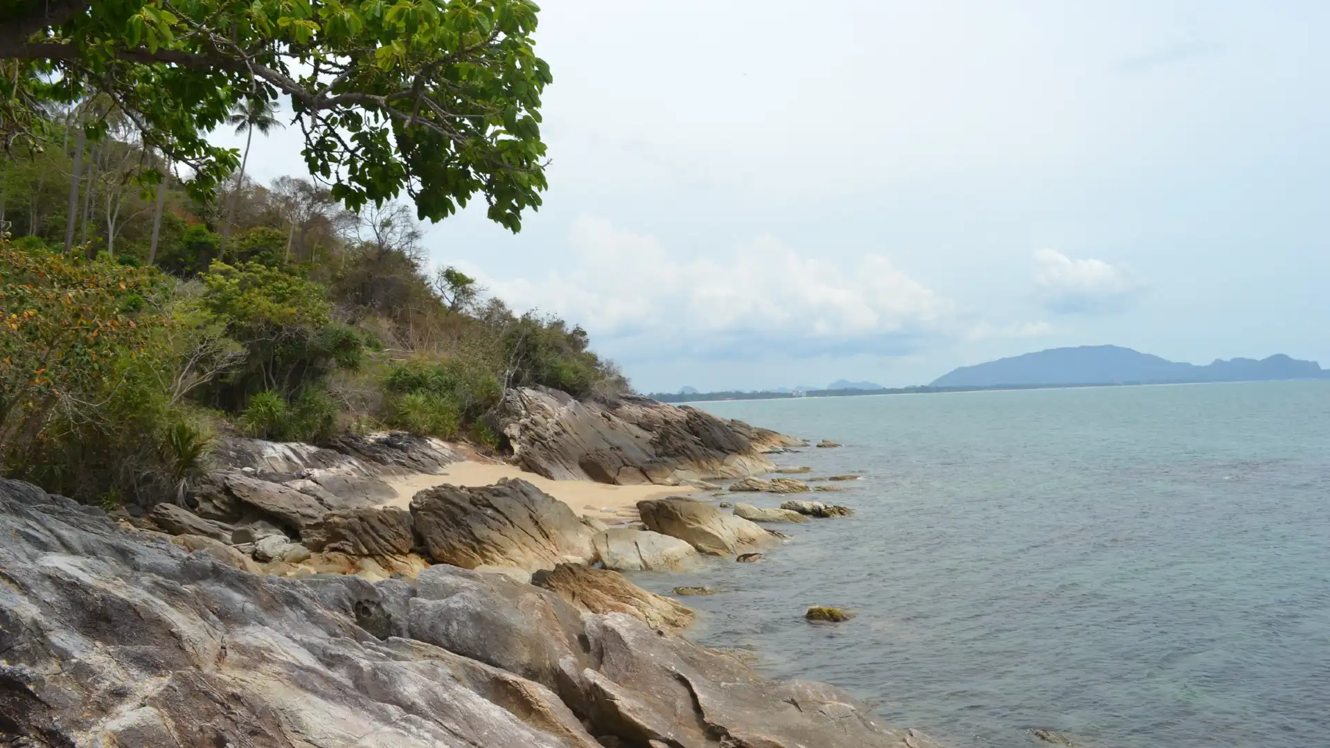 Hotels near Ao Tong Yee