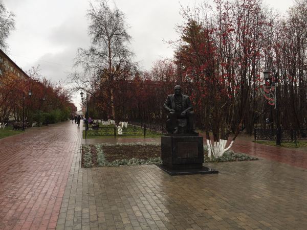 Monument to Valentin Pikul