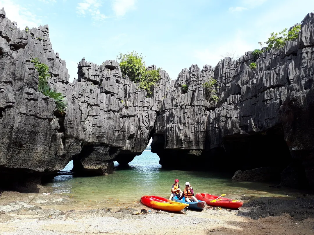 2_ปราสาทหินพันยอด เกาะเขาใหญ่