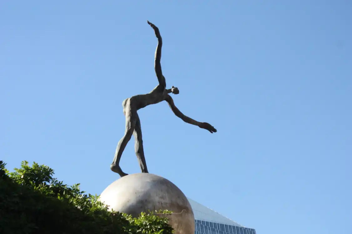 Hotels near Sculpture Le Somnambule