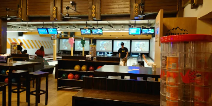 Strike Bowling / Lazerfun Lasertag