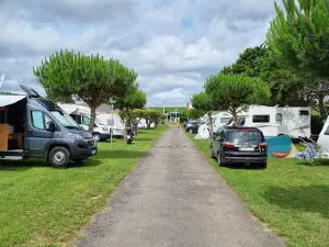 Camping beach in Asturias, Bungalows, Camping Penarronda