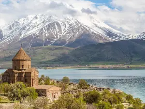 Ahtamar Adası ve Kutsal Haç Katedrali