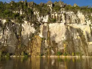 Batu Dinding Long Melaham