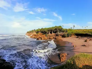 Pantai Karang Gantungan