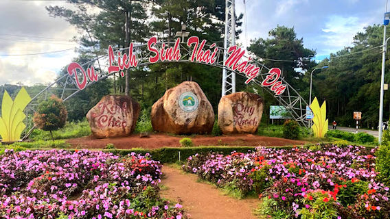 Cổng chào khu du lịch Măng Đen