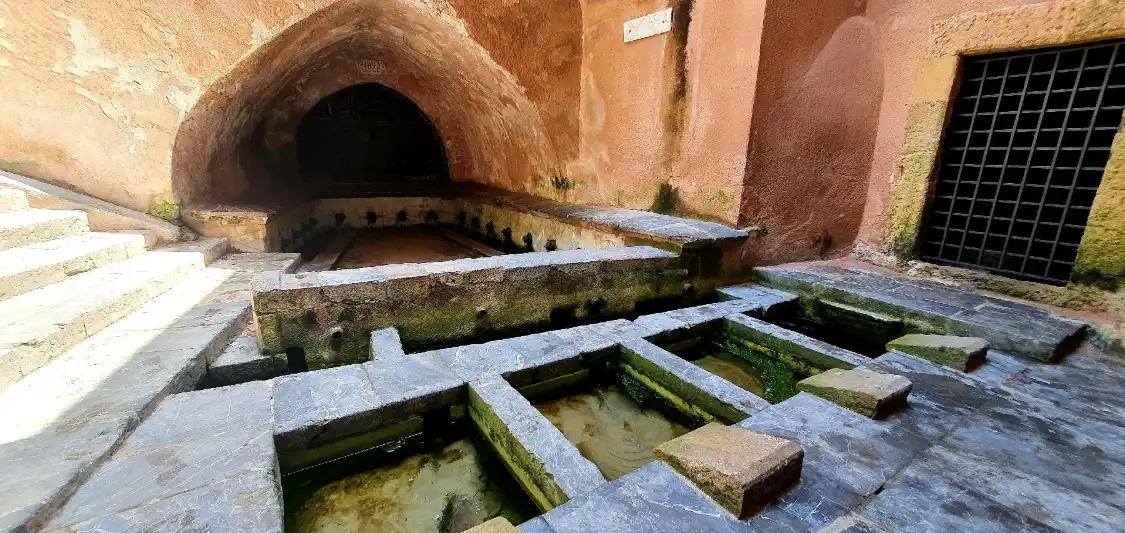 Отели рядом с достопримечательностью «Lavatoio Medievale»