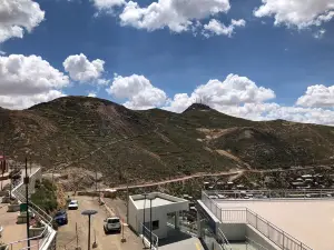 Monumento a la Virgen del Socavon