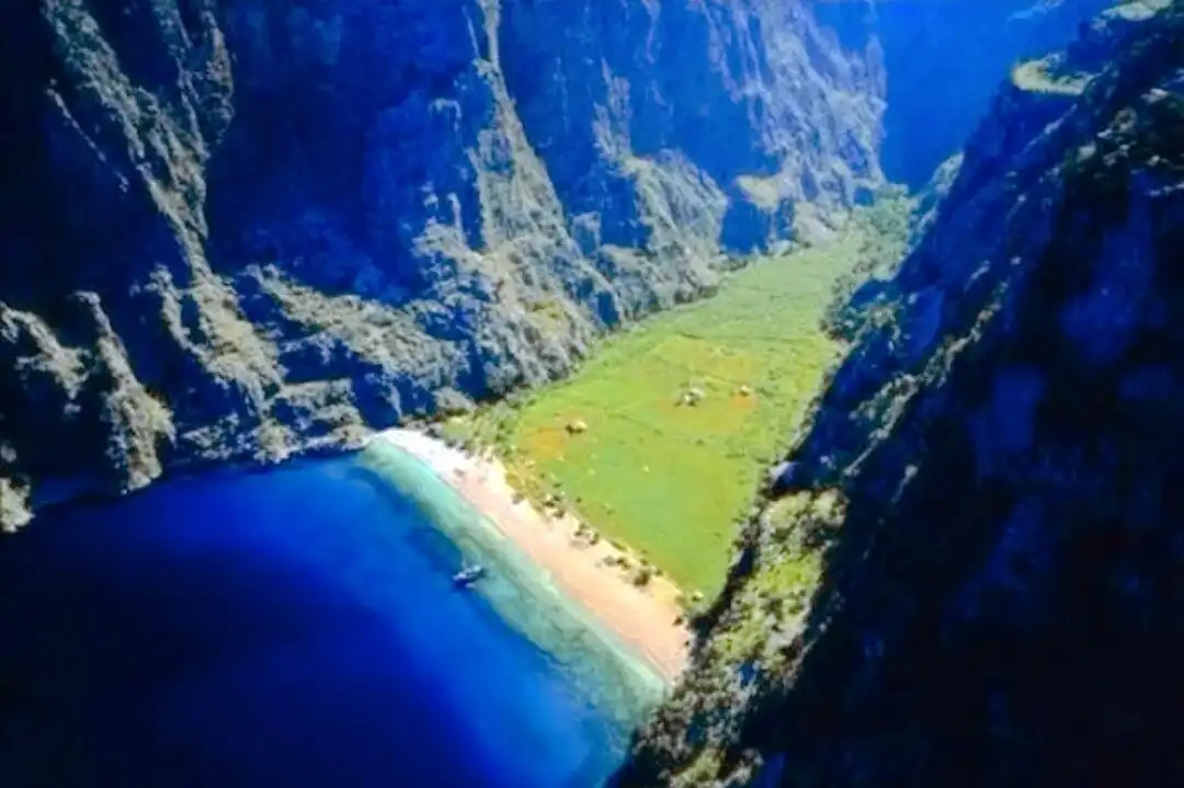 Hotels near Butterfly Valley