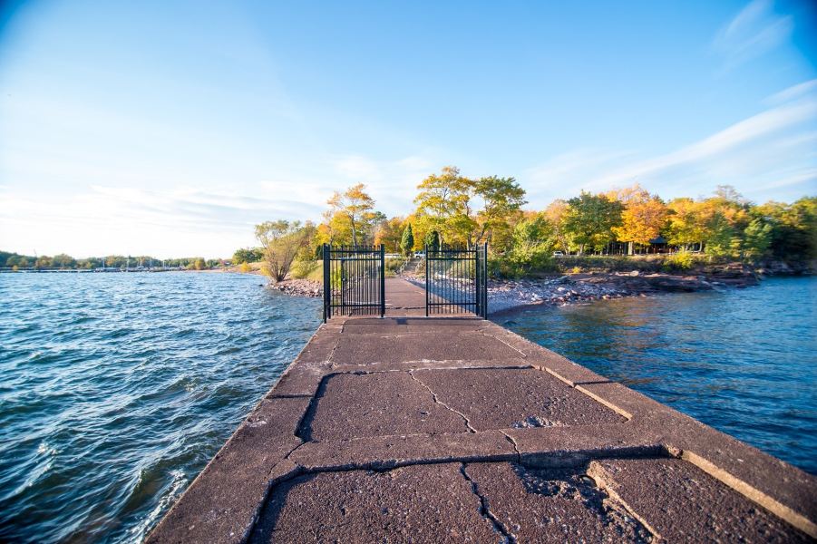 Charleston to Marquette Flights