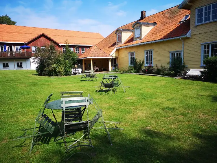 Hotel dekat Moellebyen Industrial Centre