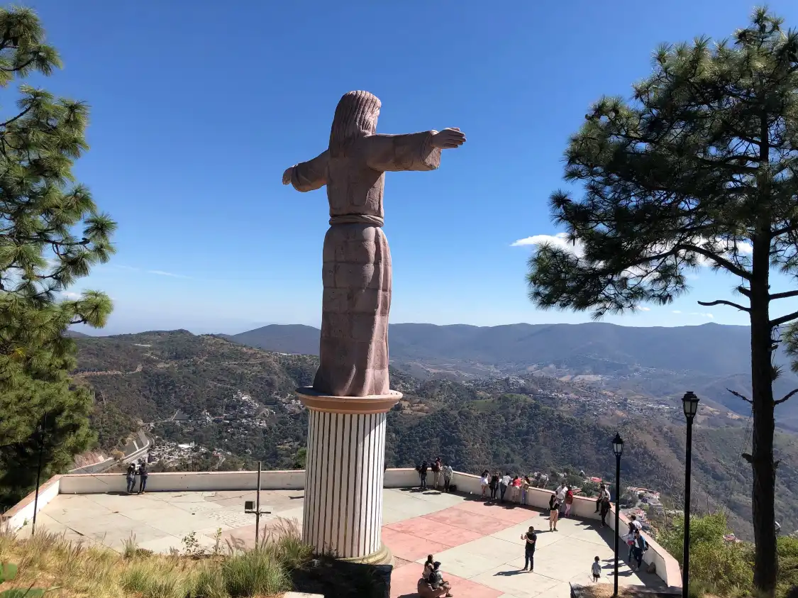 Hotels near Teleferico de Montetaxco