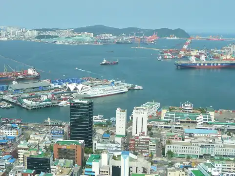 鄰近龍頭山美術展示館的酒店