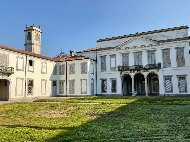 Hotels near Villa Mirabello